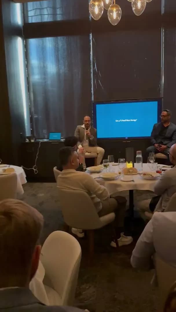 A speaker holding the room while dinner is served